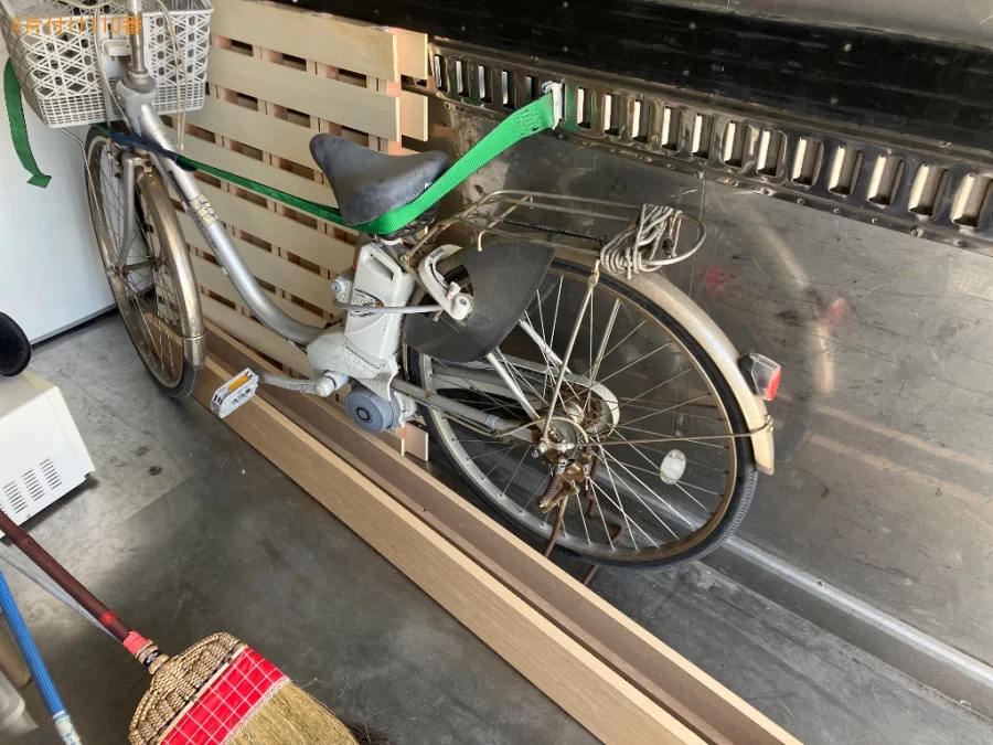 電動自転車、マットレス付きシングルベッド、ハンガーラック等の回収