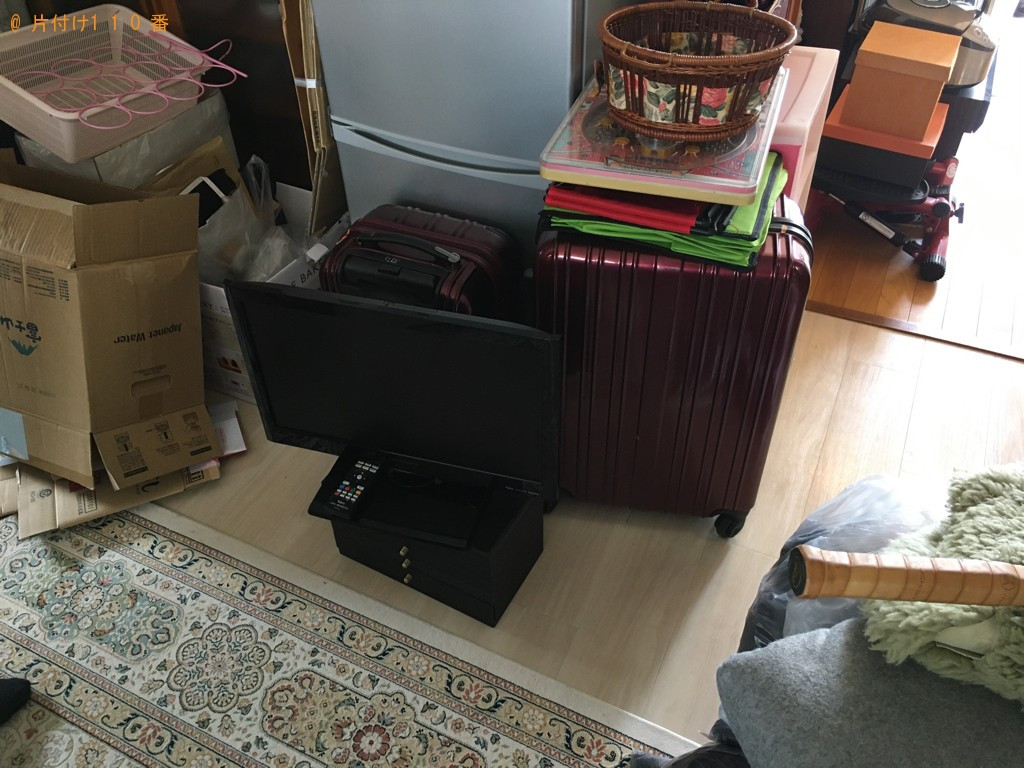 カーペット、テレビ、衣装ケース、テレビ台、布団、健康器具等の回収